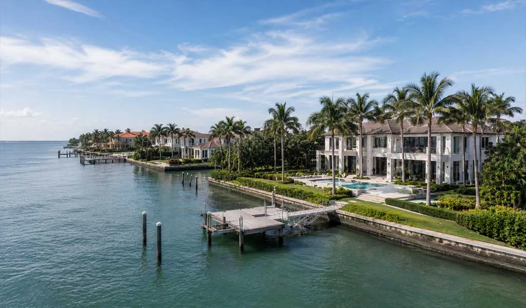 Luxury waterfront estates in Naples illustrating the seasonal residential environment along the Gulf Coast.